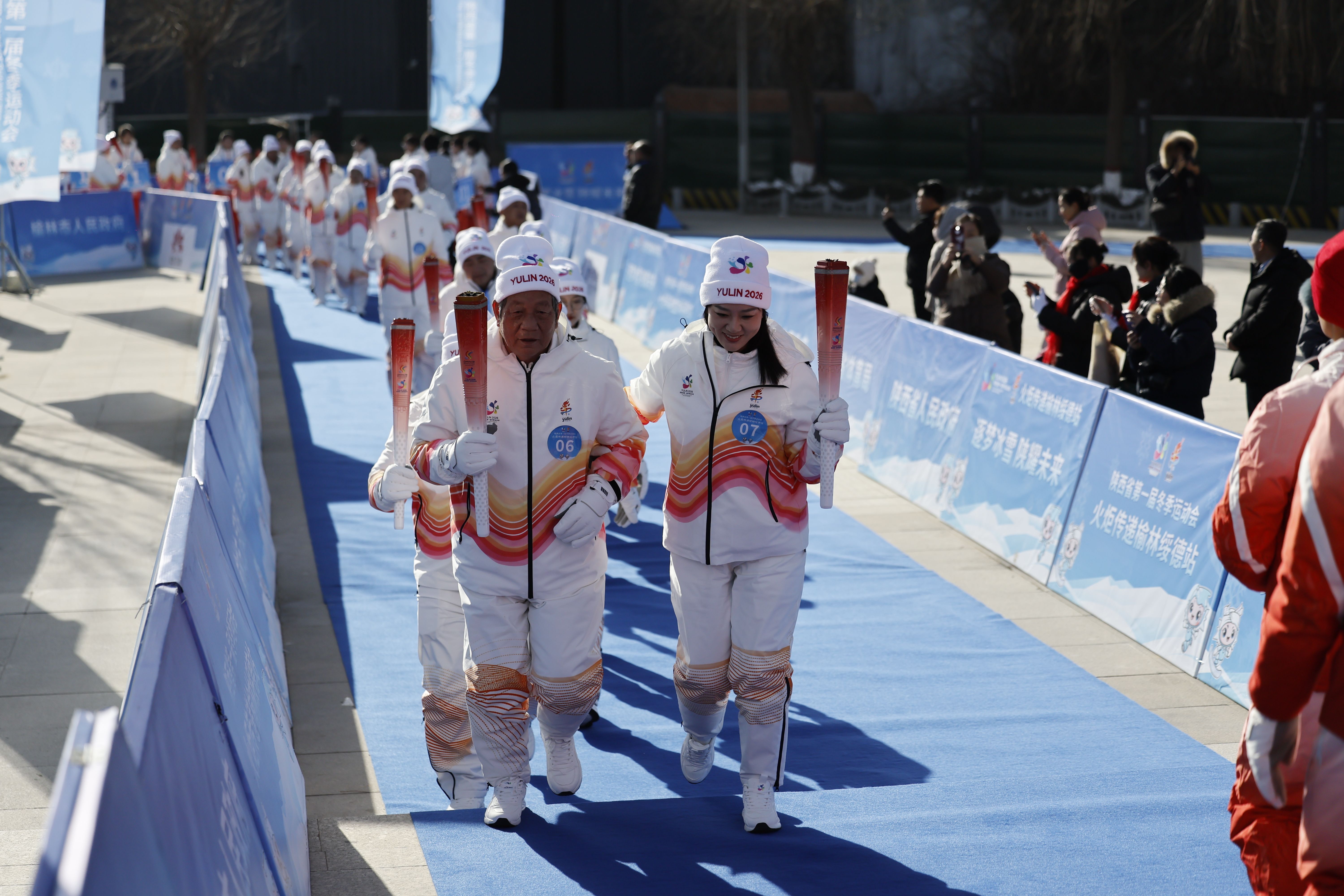 冬运之火耀名州 满城欢腾迎盛会——省一冬会火炬传递榆林绥德站活动侧记